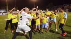 Foto de la galería:  Jugando, arbitrando y con un golazo de penal: Pitana se despidió y dejó todo en la cancha