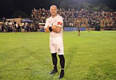 Foto de la galería:  Jugando, arbitrando y con un golazo de penal: Pitana se despidió y dejó todo en la cancha
