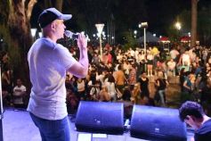 Foto de la galería: Junto al público colmado y sus grandes éxitos, Coti cerró una noche a puro show en Posadas