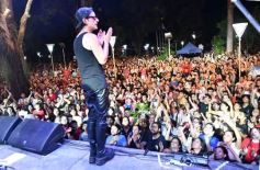 Foto de la galería: Junto al público colmado y sus grandes éxitos, Coti cerró una noche a puro show en Posadas