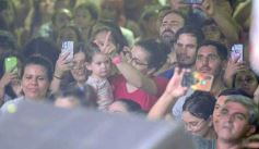 Foto de la galería: Junto al público colmado y sus grandes éxitos, Coti cerró una noche a puro show en Posadas