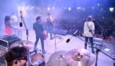 Foto de la galería: Junto al público colmado y sus grandes éxitos, Coti cerró una noche a puro show en Posadas