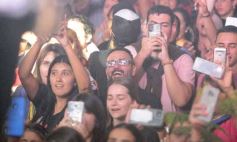 Foto de la galería: Junto al público colmado y sus grandes éxitos, Coti cerró una noche a puro show en Posadas