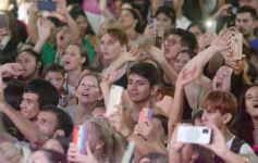 Foto de la galería: Junto al público colmado y sus grandes éxitos, Coti cerró una noche a puro show en Posadas