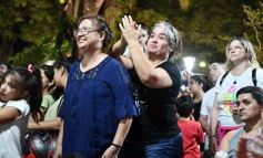 Foto de la galería: Junto al público colmado y sus grandes éxitos, Coti cerró una noche a puro show en Posadas