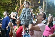 Foto de la galería: Junto al público colmado y sus grandes éxitos, Coti cerró una noche a puro show en Posadas