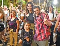 Foto de la galería: Junto al público colmado y sus grandes éxitos, Coti cerró una noche a puro show en Posadas