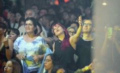 Foto de la galería: Junto al público colmado y sus grandes éxitos, Coti cerró una noche a puro show en Posadas