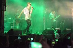 Foto de la galería: Junto al público colmado y sus grandes éxitos, Coti cerró una noche a puro show en Posadas