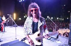 Foto de la galería: Junto al público colmado y sus grandes éxitos, Coti cerró una noche a puro show en Posadas