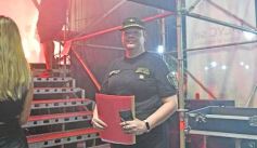 Foto de la galería: Junto al público colmado y sus grandes éxitos, Coti cerró una noche a puro show en Posadas