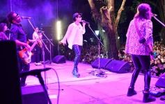 Foto de la galería: Junto al público colmado y sus grandes éxitos, Coti cerró una noche a puro show en Posadas