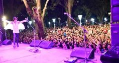 Foto de la galería: Junto al público colmado y sus grandes éxitos, Coti cerró una noche a puro show en Posadas