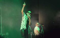 Foto de la galería: Junto al público colmado y sus grandes éxitos, Coti cerró una noche a puro show en Posadas