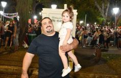 Foto de la galería: Junto al público colmado y sus grandes éxitos, Coti cerró una noche a puro show en Posadas