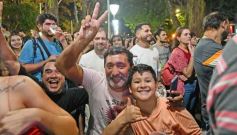 Foto de la galería: Junto al público colmado y sus grandes éxitos, Coti cerró una noche a puro show en Posadas