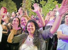 Foto de la galería: Junto al público colmado y sus grandes éxitos, Coti cerró una noche a puro show en Posadas