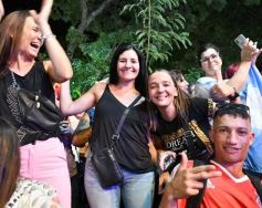 Foto de la galería: Junto al público colmado y sus grandes éxitos, Coti cerró una noche a puro show en Posadas