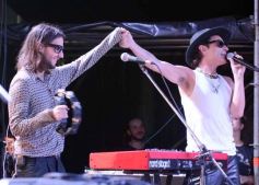 Foto de la galería: Junto al público colmado y sus grandes éxitos, Coti cerró una noche a puro show en Posadas