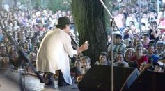 Foto de la galería: Junto al público colmado y sus grandes éxitos, Coti cerró una noche a puro show en Posadas