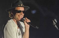 Foto de la galería: Junto al público colmado y sus grandes éxitos, Coti cerró una noche a puro show en Posadas