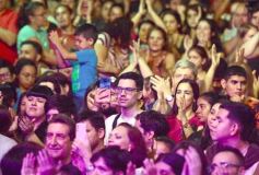 Foto de la galería: Junto al público colmado y sus grandes éxitos, Coti cerró una noche a puro show en Posadas