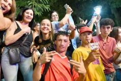 Foto de la galería: Junto al público colmado y sus grandes éxitos, Coti cerró una noche a puro show en Posadas