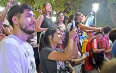 Foto de la galería: Junto al público colmado y sus grandes éxitos, Coti cerró una noche a puro show en Posadas