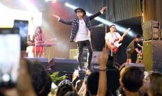 Foto de la galería: Junto al público colmado y sus grandes éxitos, Coti cerró una noche a puro show en Posadas