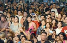 Foto de la galería: Junto al público colmado y sus grandes éxitos, Coti cerró una noche a puro show en Posadas