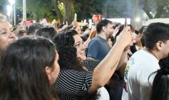 Foto de la galería: Junto al público colmado y sus grandes éxitos, Coti cerró una noche a puro show en Posadas