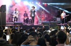 Foto de la galería: Junto al público colmado y sus grandes éxitos, Coti cerró una noche a puro show en Posadas