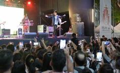 Foto de la galería: Junto al público colmado y sus grandes éxitos, Coti cerró una noche a puro show en Posadas