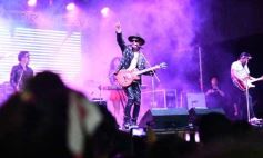 Foto de la galería: Junto al público colmado y sus grandes éxitos, Coti cerró una noche a puro show en Posadas