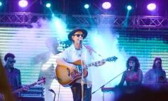 Foto de la galería: Junto al público colmado y sus grandes éxitos, Coti cerró una noche a puro show en Posadas