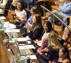 Foto de la galería: Parlamento de la Mujer 2023: las misioneras votaron y marcaron la agenda en el recinto 