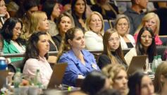 Foto de la galería: Parlamento de la Mujer 2023: las misioneras votaron y marcaron la agenda en el recinto 