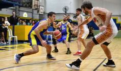 Foto de la galería: Federal de Básquet: con lo mejor del juego posadeño en la cancha, el clásico fue del Oriental