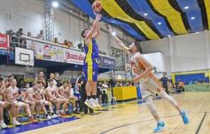 Foto de la galería: Federal de Básquet: con lo mejor del juego posadeño en la cancha, el clásico fue del Oriental