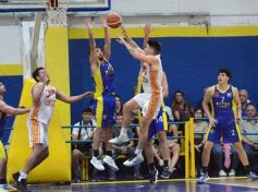 Foto de la galería: Federal de Básquet: con lo mejor del juego posadeño en la cancha, el clásico fue del Oriental