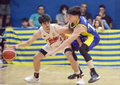Foto de la galería: Federal de Básquet: con lo mejor del juego posadeño en la cancha, el clásico fue del Oriental