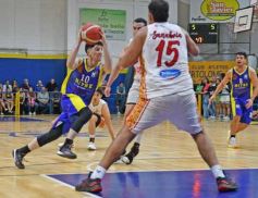 Foto de la galería: Federal de Básquet: con lo mejor del juego posadeño en la cancha, el clásico fue del Oriental