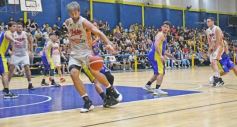 Foto de la galería: Federal de Básquet: con lo mejor del juego posadeño en la cancha, el clásico fue del Oriental