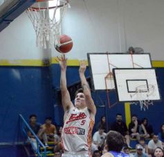 Foto de la galería: Federal de Básquet: con lo mejor del juego posadeño en la cancha, el clásico fue del Oriental