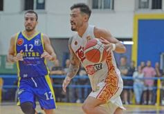 Foto de la galería: Federal de Básquet: con lo mejor del juego posadeño en la cancha, el clásico fue del Oriental