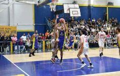 Foto de la galería: Federal de Básquet: con lo mejor del juego posadeño en la cancha, el clásico fue del Oriental
