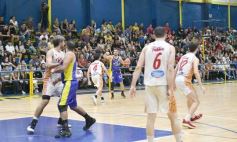 Foto de la galería: Federal de Básquet: con lo mejor del juego posadeño en la cancha, el clásico fue del Oriental