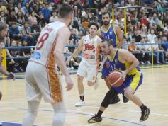 Foto de la galería: Federal de Básquet: con lo mejor del juego posadeño en la cancha, el clásico fue del Oriental