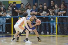 Foto de la galería: Federal de Básquet: con lo mejor del juego posadeño en la cancha, el clásico fue del Oriental