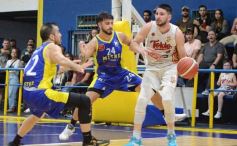Foto de la galería: Federal de Básquet: con lo mejor del juego posadeño en la cancha, el clásico fue del Oriental